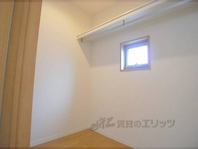 キッチン横収納