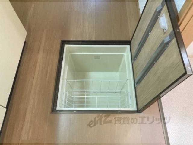 収納　キッチン床下