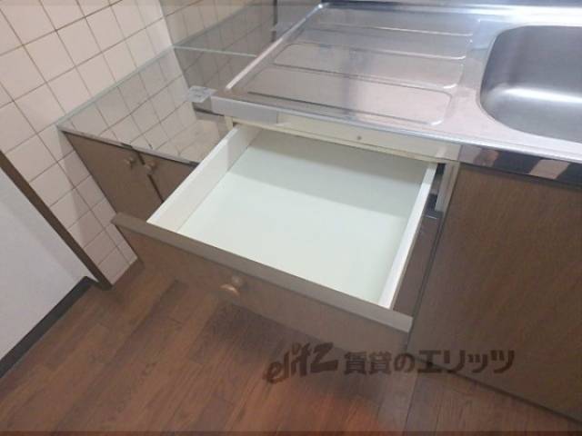 キッチン　引き出し収納