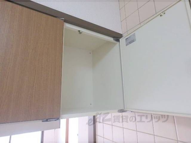 キッチン　上部収納