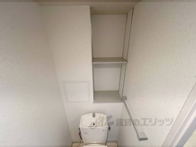 トイレ　上部収納棚