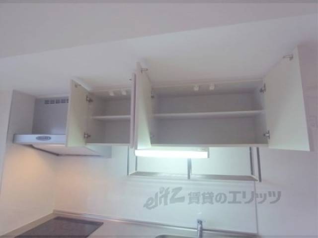 キッチン　上部収納