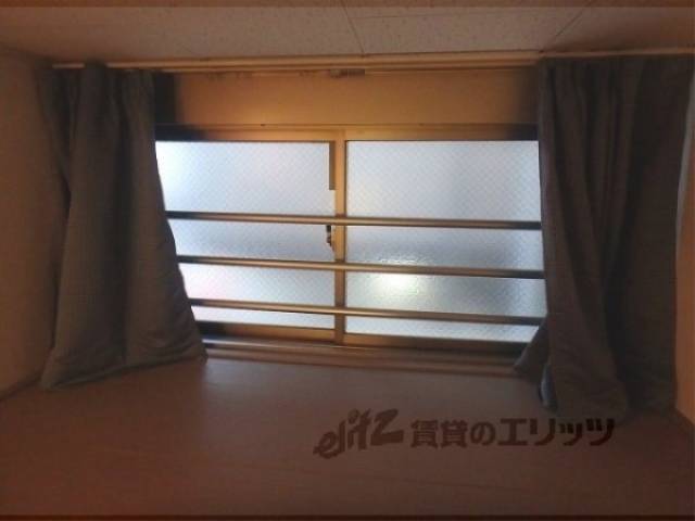 居室　窓　ロフト