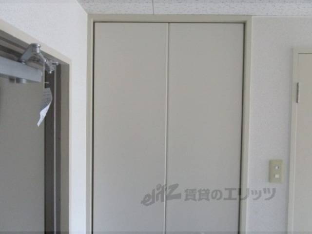 玄関横収納