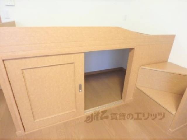 ベッド下収納