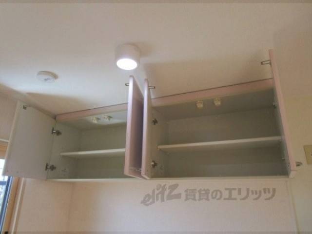 キッチン　上部収納