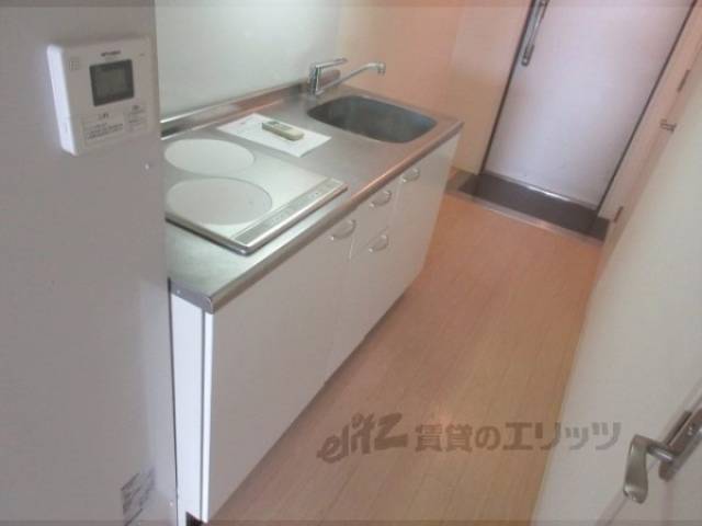 キッチン　電気温水器