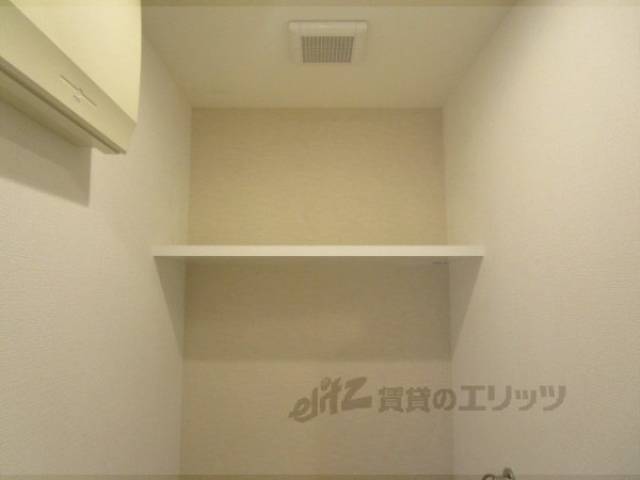 トイレ　上部収納