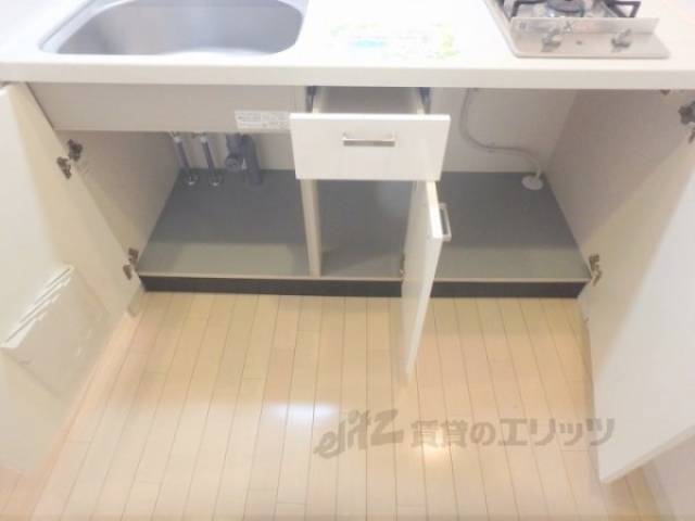 キッチン　収納下部