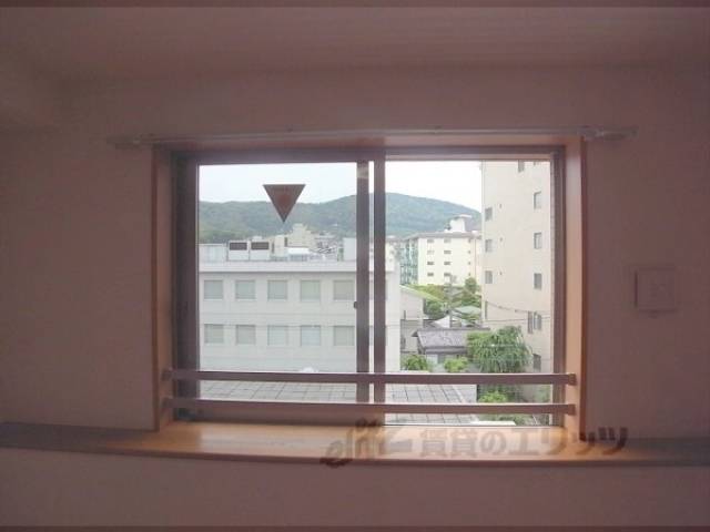 洋室　窓台