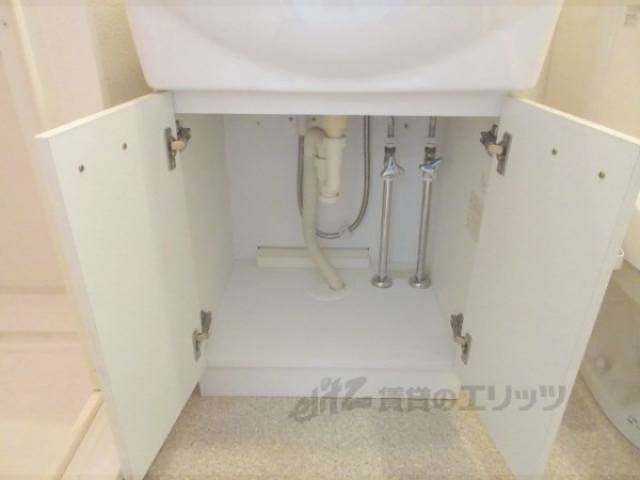 洗面所　下部収納