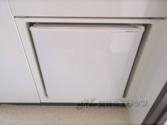 冷蔵庫置場　冷蔵庫　小さな冷蔵庫つきです