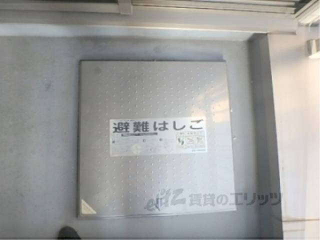 ベランダ　避難用はしご