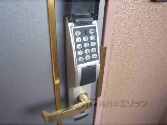 玄関　ドア　オートロック