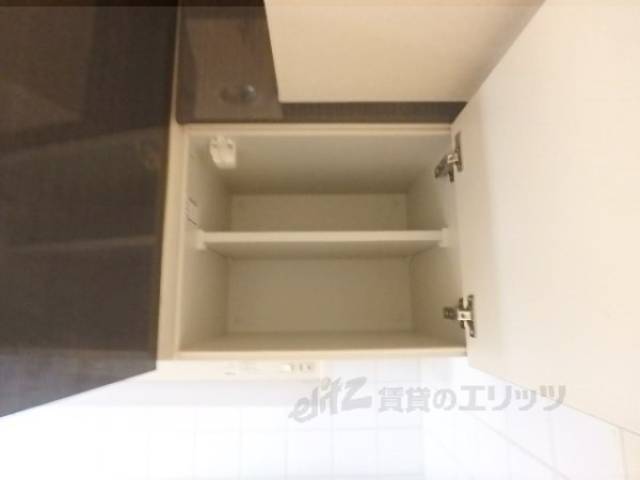 キッチン　上段収納