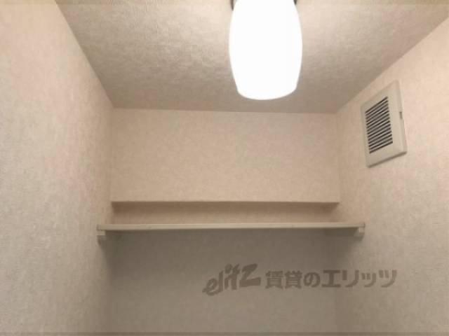 トイレ　上部棚