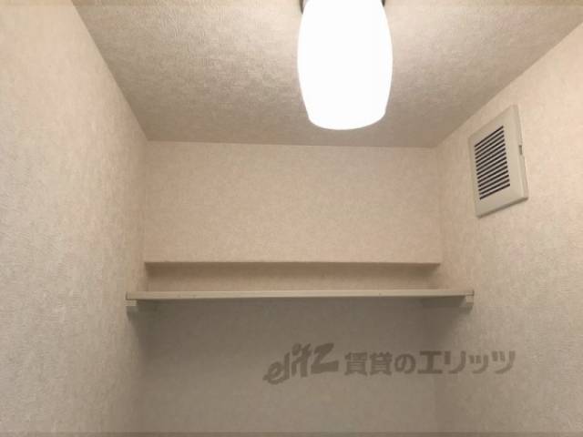 トイレ　上部棚