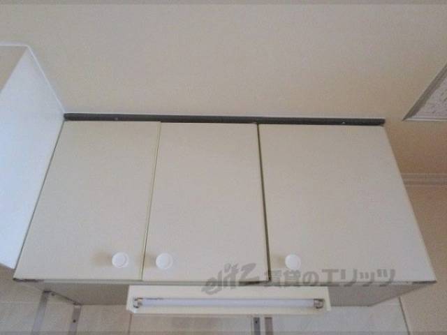 キッチン　上部収納