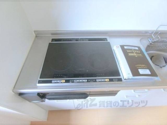 キッチン　3口コンロ