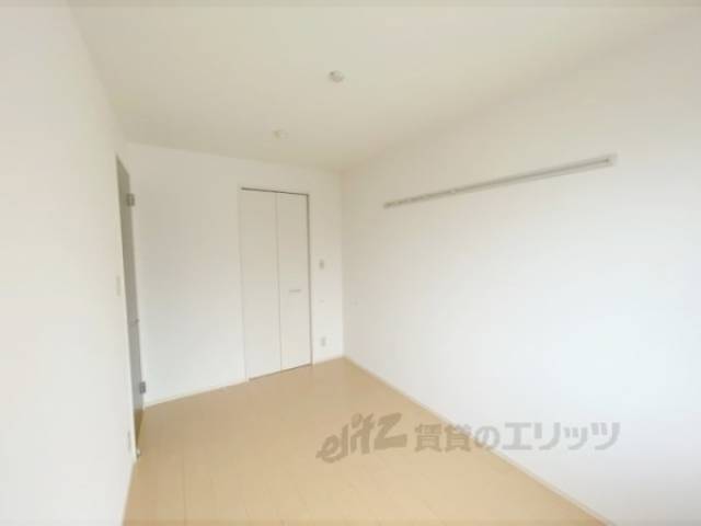 洋室　洋室5帖側