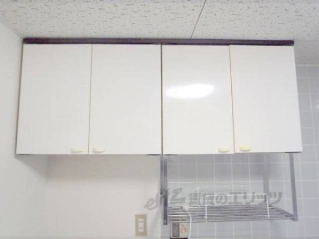 キッチン　上部収納