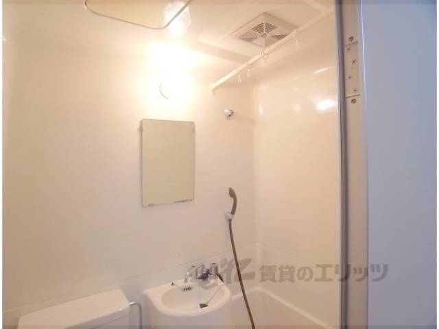 洗面所　ユニットバス内の洗面台です