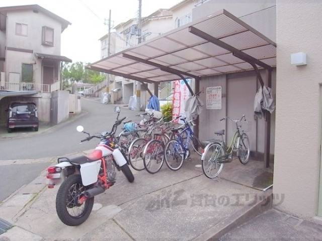 駐輪場　屋根付きです
