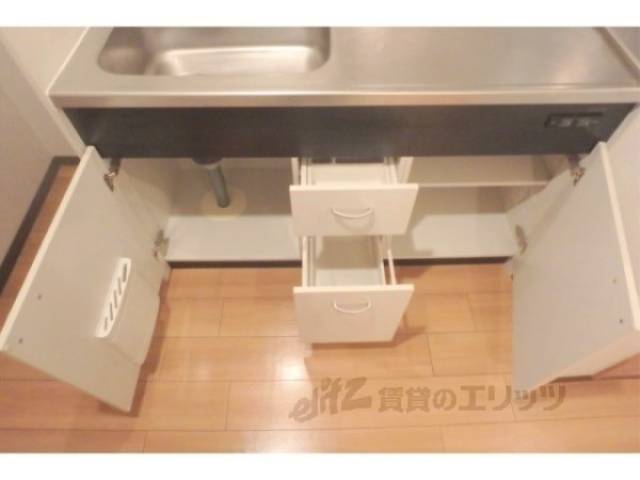 キッチン　収納下部