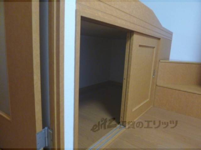 収納　寝室台下