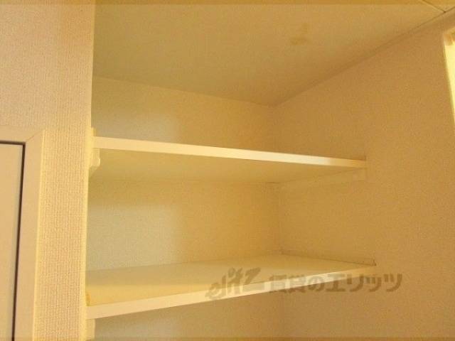 冷蔵庫置場　冷蔵庫上収納