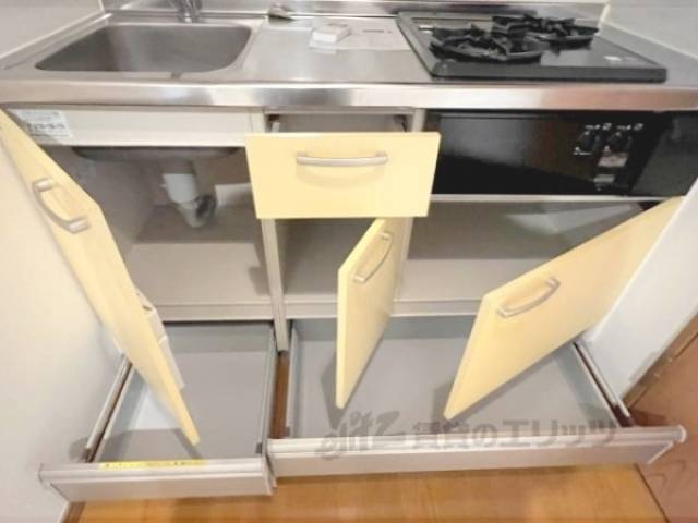 キッチン　収納下部