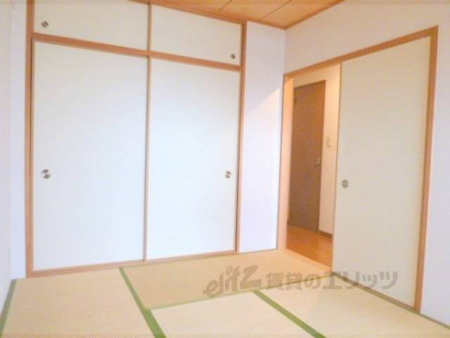和室　押入れあります