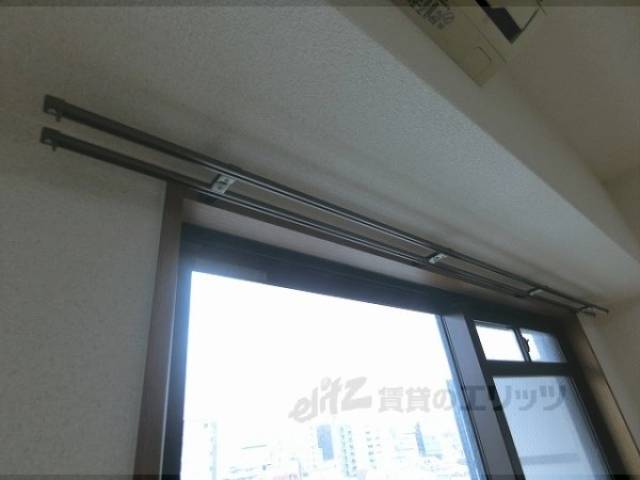 洋室　カーテンレール