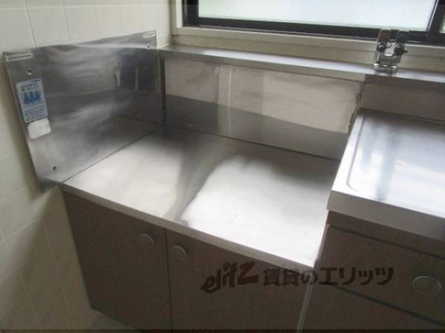 キッチン　コンロ置き場