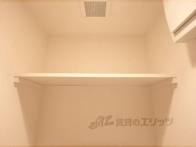 トイレ　収納棚