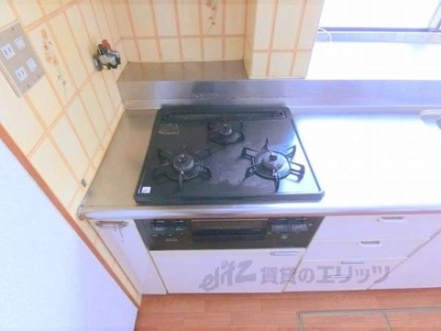 キッチン　ガス3口コンロ