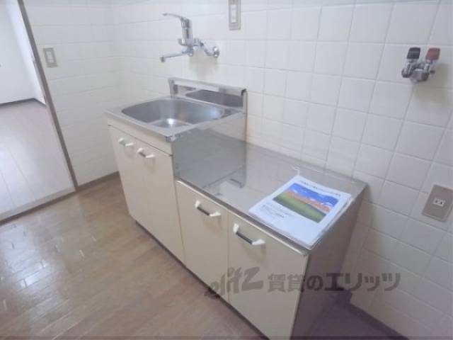 キッチン　２口コンロ設置可能な広いキッチンです。
