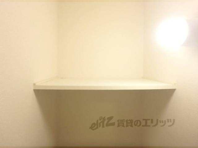 トイレ　上部物置