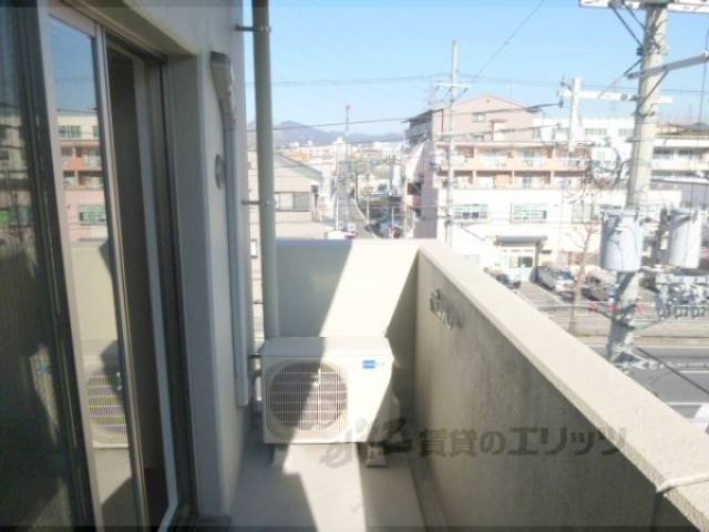 ベランダ　室外機あります