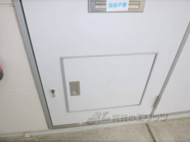 玄関　宅配ボックス