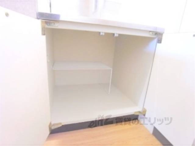 キッチン　コンロ下収納