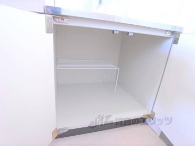 キッチン　コンロ下収納