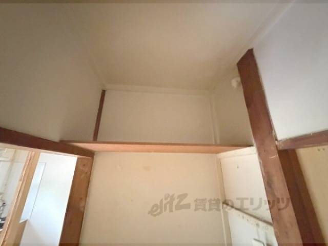 玄関　上部収納