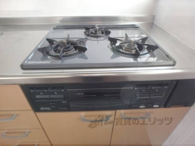 キッチン　ガス3口コンロ