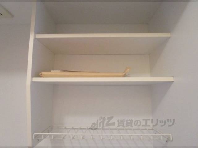 キッチン　上部収納