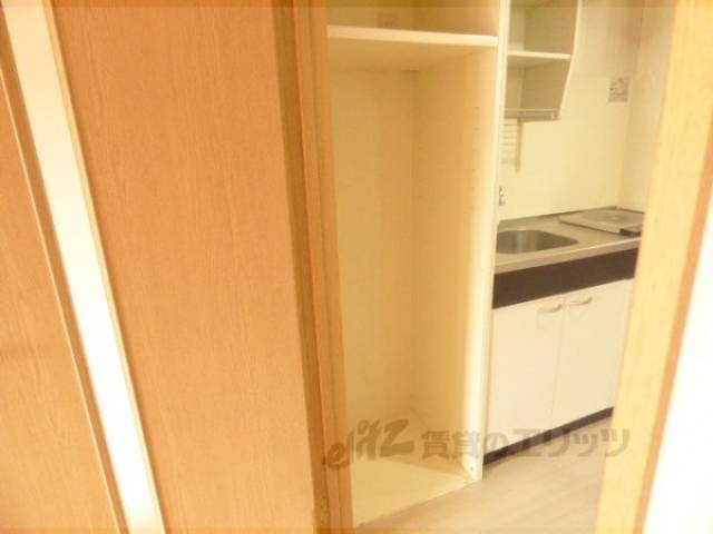 冷蔵庫置場　棚下