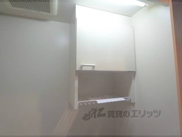 収納　キッチン上部
