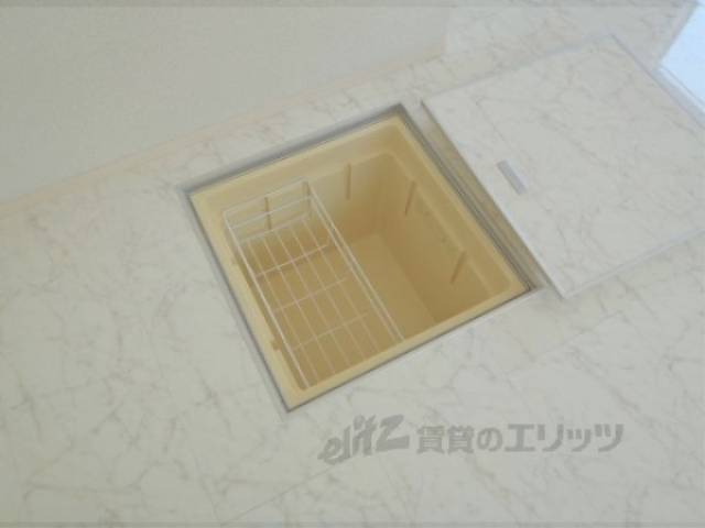 収納　床下収納
