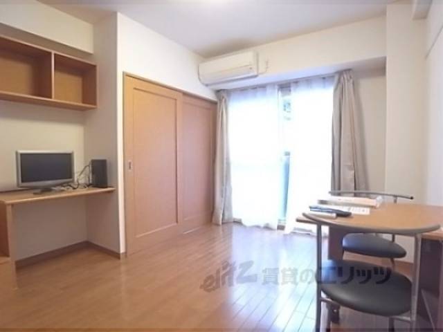 洋室　家具付き物件です。