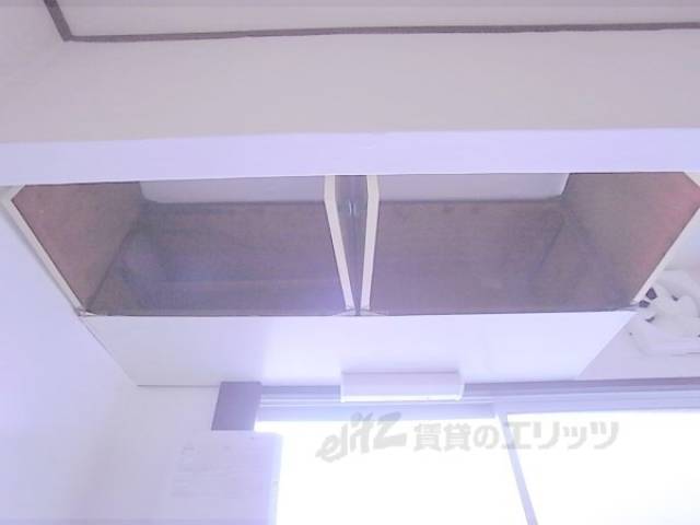 キッチン　吊戸棚